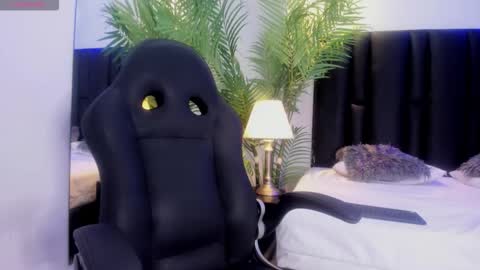 valeri_tafur online show from October 2025 11:00:02 AM