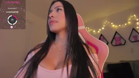 Snapshot of valeria_uribe22 chatting on January 2025 12:35:02 AM online show from January 2025 12:35:02 AM