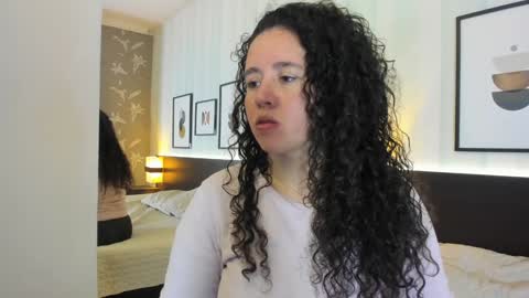 Snapshot of valeriaa_soler chatting on February 2025 11:43:02 AM Valeria online show from February 2025 11:43:02 AM