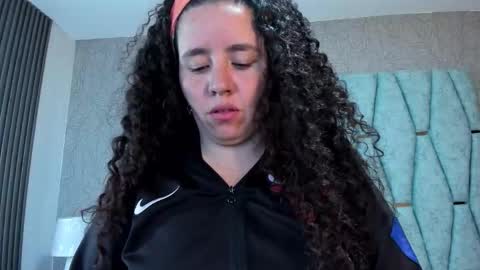 Snapshot of valeriaa_soler chatting on September 2025 12:28:02 PM Valeria online show from September 2025 12:28:02 PM