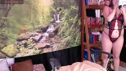 Snapshot of valerie_smile chatting on May 2026 02:18:02 AM Valerie online show from May 2026 02:18:02 AM