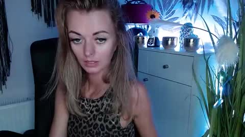 Valerie  online show from December 2024 01:32:01 PM