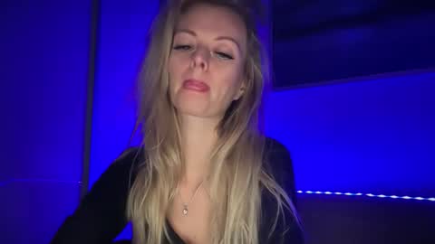 Valerie  online show from April 2026 09:30:02 PM