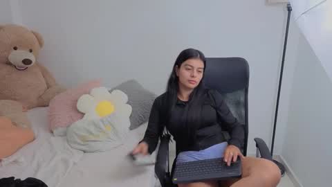 Juli C online show from October 2025 12:08:02 AM