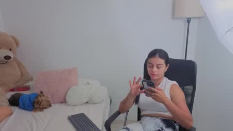 Juli C online show from October 2025 12:36:01 AM