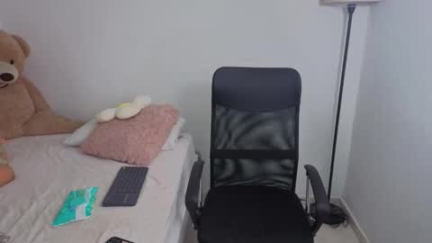 Juli C online show from October 2025 12:19:01 AM