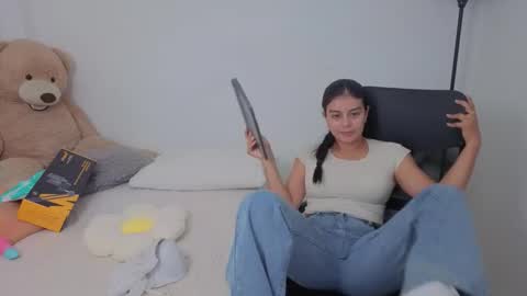 Juli C online show from October 2025 01:07:02 AM