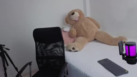 Juli C online show from December 2025 01:02:02 AM