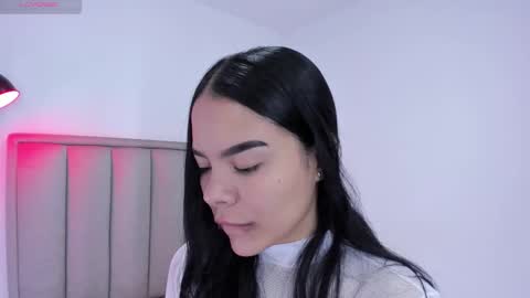 Cris  online show from October 2025 01:11:01 PM