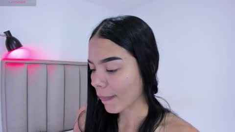 Cris  online show from December 2025 04:48:02 PM