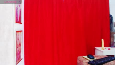 valery_smolls22 online show from October 2025 04:25:02 PM