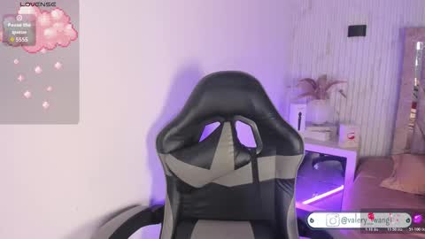 Val online show from November 2025 12:04:02 PM