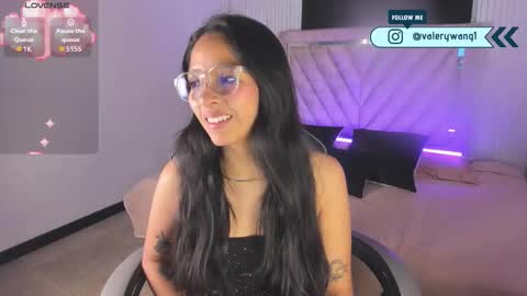 Val online show from November 2025 11:44:01 AM