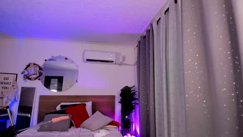 Snapshot of valery_yepes_ chatting on December 2024 03:42:02 PM Valery online show from December 2024 03:42:02 PM