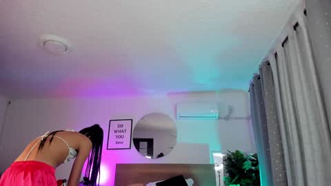 Snapshot of valery_yepes_ chatting on February 2025 03:28:02 PM Valery online show from February 2025 03:28:02 PM