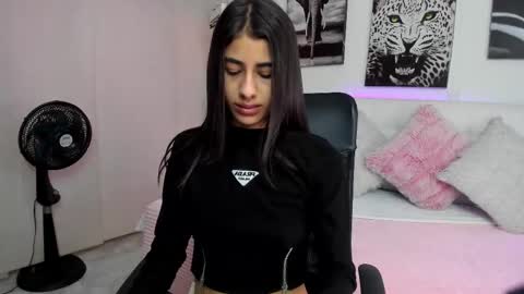 Snapshot of valeryrivas_ chatting on December 2024 12:49:01 PM Valery Rivas online show from December 2024 12:49:01 PM