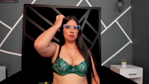 Snapshot of valka_ross chatting on October 2025 10:19:01 PM VALKA ROSS online show from October 2025 10:19:01 PM