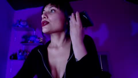 valkiry_ online show from November 2025 10:51:01 PM