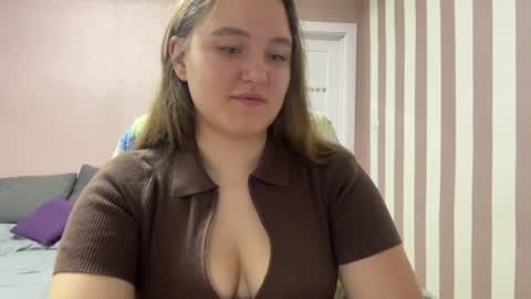 Snapshot of valvet_sky chatting on July 2026 11:18:01 PM Lily online show from July 2026 11:18:01 PM