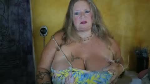 Snapshot of vampwoman chatting on June 2026 08:16:01 AM vampwoman online show from June 2026 08:16:01 AM