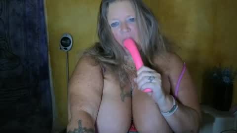 Snapshot of vampwoman chatting on June 2026 06:27:02 AM vampwoman online show from June 2026 06:27:02 AM