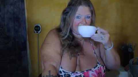 Snapshot of vampwoman chatting on June 2026 06:19:02 AM vampwoman online show from June 2026 06:19:02 AM