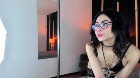 Snapshot of vampy_dolll chatting on December 2024 02:58:02 PM vampy_dolll online show from December 2024 02:58:02 PM