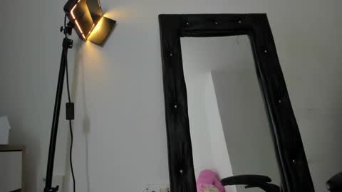 Snapshot of vanelope_smith chatting on October 2025 10:35:02 AM vanelope_smith online show from October 2025 10:35:02 AM