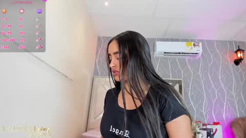 Snapshot of vanessa_guzman1 chatting on December 2024 12:38:01 PM online show from December 2024 12:38:01 PM