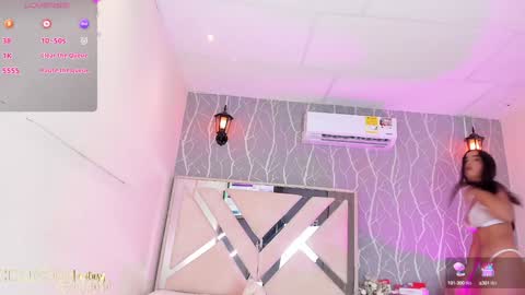 Snapshot of vanessa_guzman1 chatting on December 2024 12:42:01 PM online show from December 2024 12:42:01 PM