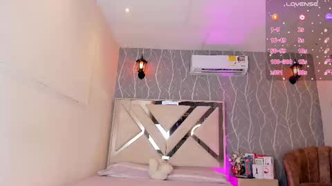 Snapshot of vanessa_guzman1 chatting on March 2025 12:34:01 PM online show from March 2025 12:34:01 PM