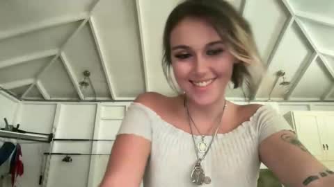 Snapshot of vanessaluvs2play chatting on November 2025 09:57:02 PM vanessaluvs2play online show from November 2025 09:57:02 PM