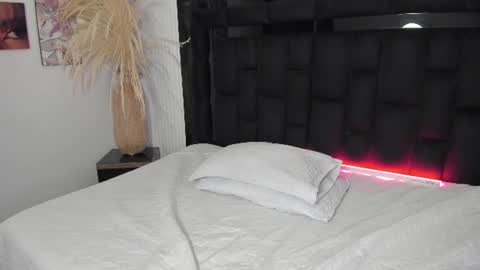 vanessascott_ online show from July 2026 06:00:01 AM