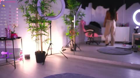 Vanessa Simon online show from February 2025 05:53:02 AM