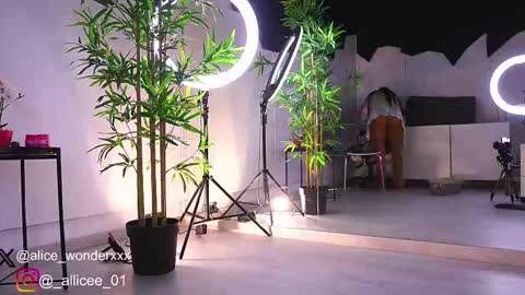 Vanessa Simon online show from February 2025 06:30:02 AM