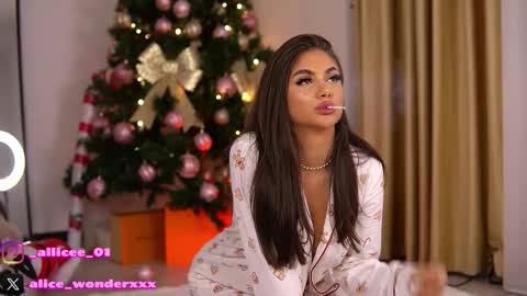 Vanessa Simon online show from December 2025 07:03:01 AM