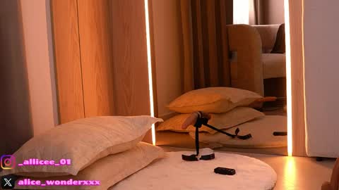 Vanessa Simon online show from April 2026 07:45:01 AM