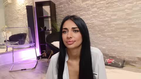 Vanessa online show from May 2026 06:05:02 PM