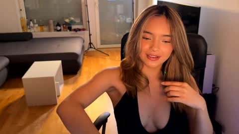 Snapshot of vanesse_ chatting on May 2026 08:38:02 PM Irina online show from May 2026 08:38:02 PM