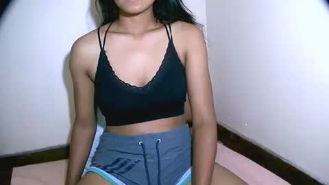 vanih27 online show from March 2026 07:30:01 PM