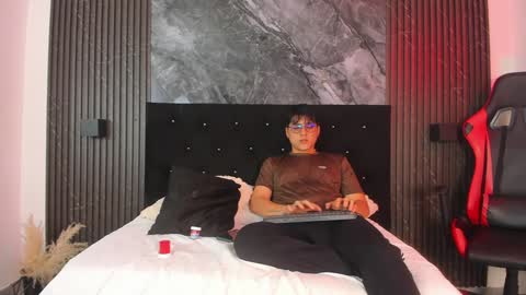 vanilla_hot_ online show from January 2025 01:09:01 PM