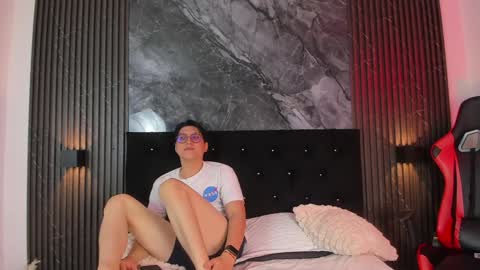 vanilla_hot_ online show from February 2025 01:32:02 PM