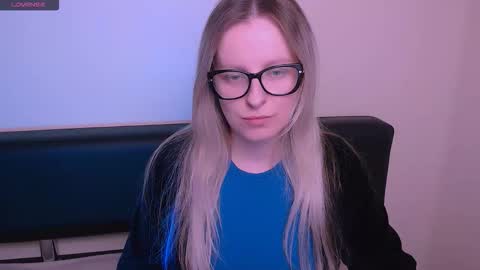 Mia online show from November 2025 07:52:02 AM