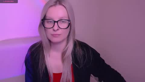 Mia online show from November 2025 08:46:02 AM