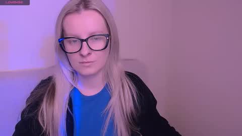 Mia online show from November 2025 09:20:02 AM