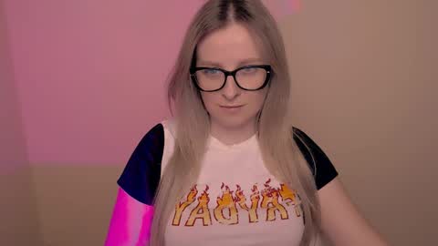 Mia online show from April 2026 04:48:01 PM