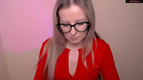 Mia online show from April 2026 07:18:01 PM