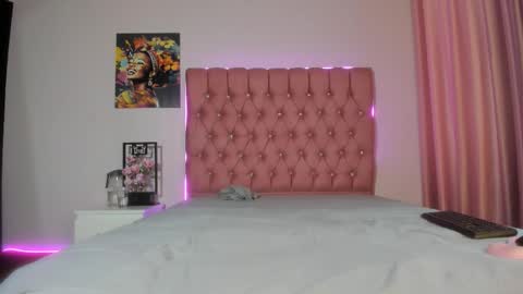 VanillaFlo online show from November 2025 12:05:02 PM