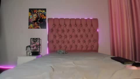 Snapshot of vanillaflo chatting on May 2026 05:04:01 AM VanillaFlo online show from May 2026 05:04:01 AM