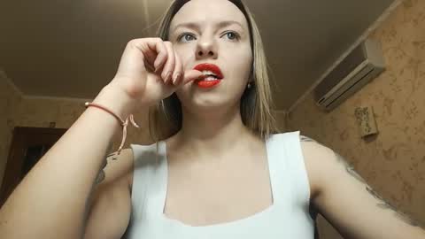 VanillaMuffin online show from February 2025 02:13:02 PM